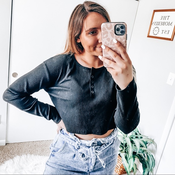Tops - Black ribbed crop top